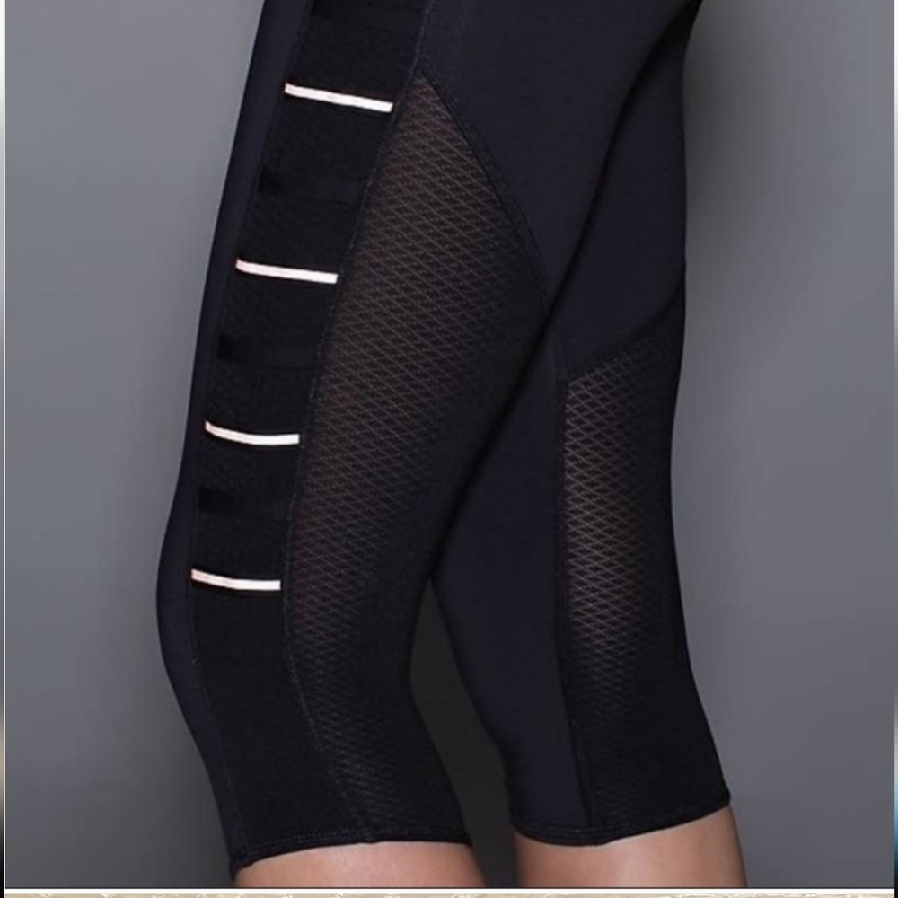Lululemon Breezy Dot Mesh Side Capri Black